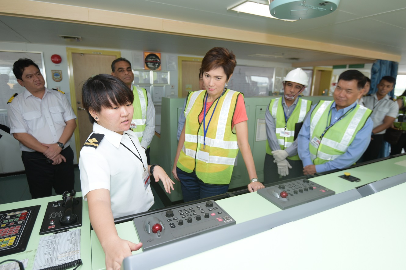 Picture of SkillsFuture ELP Trainee, Christina Tan with Mrs Josephine Teo