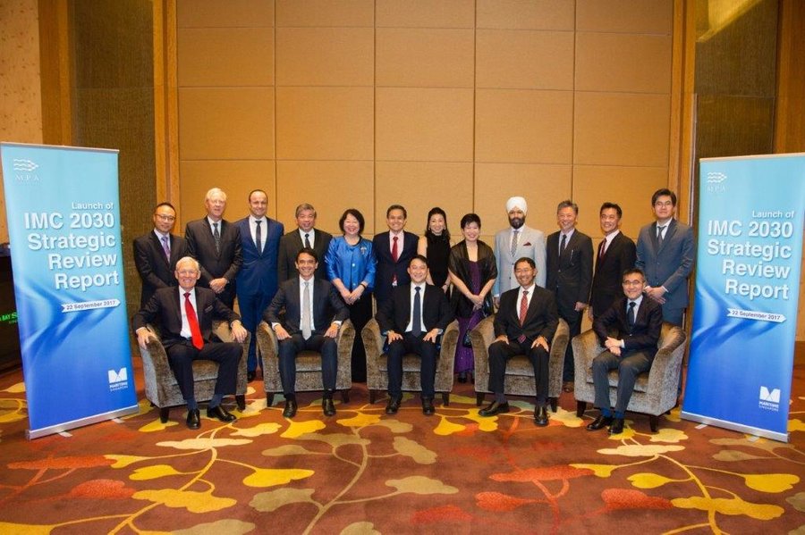 Dr Lam Pin Min, SMS (Transport) with IMC2030 Advisory Committee Members at SSA Gala Dinner