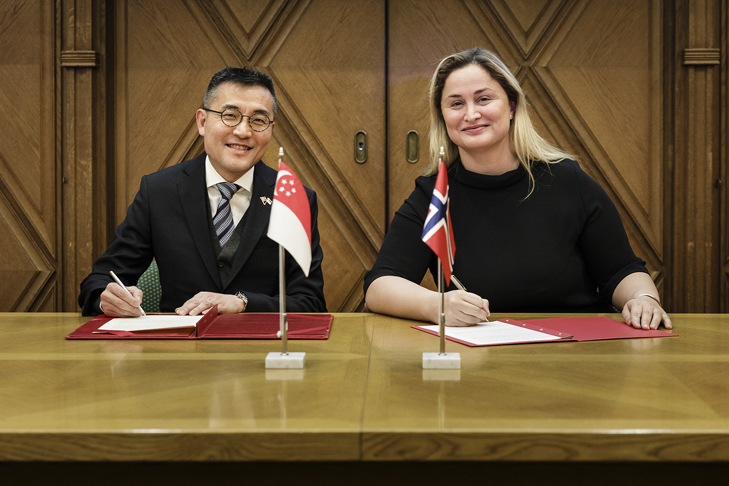 Picture of MOU signatories, MPA Chief Executive, Mr Andrew Tan, and Norway State Secretary, Ms Dilek Ayahn